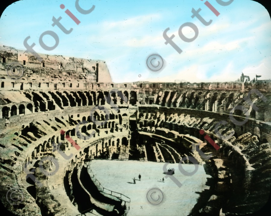 Innnenraum des Kolosseums | Interior of the Coliseum - Foto simon-107-035.jpg | foticon.de - Bilddatenbank für Motive aus Geschichte und Kultur